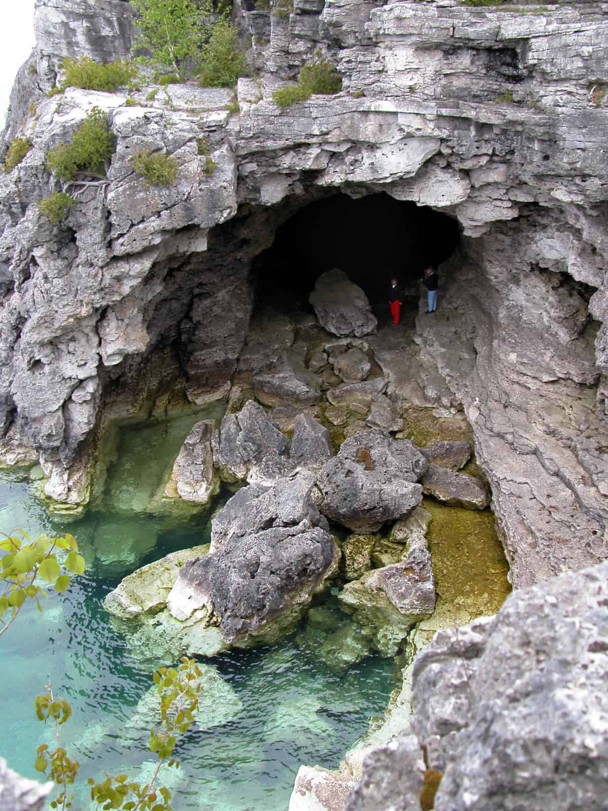 Steile Felsen und blaues, kristallklares Wasser: Der Bruce Peninsula National Park