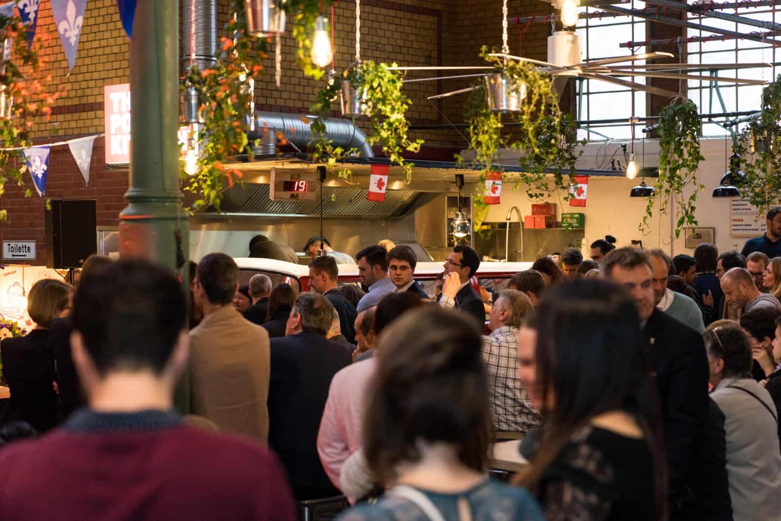 Viel Prominenz aus Politik und Gesellschaft aus Kanada und Deutschland hat die gelungene Eröffnungsfeier von "The Poutine Kitchen" begleitet. Foto ThePoutineKitchen