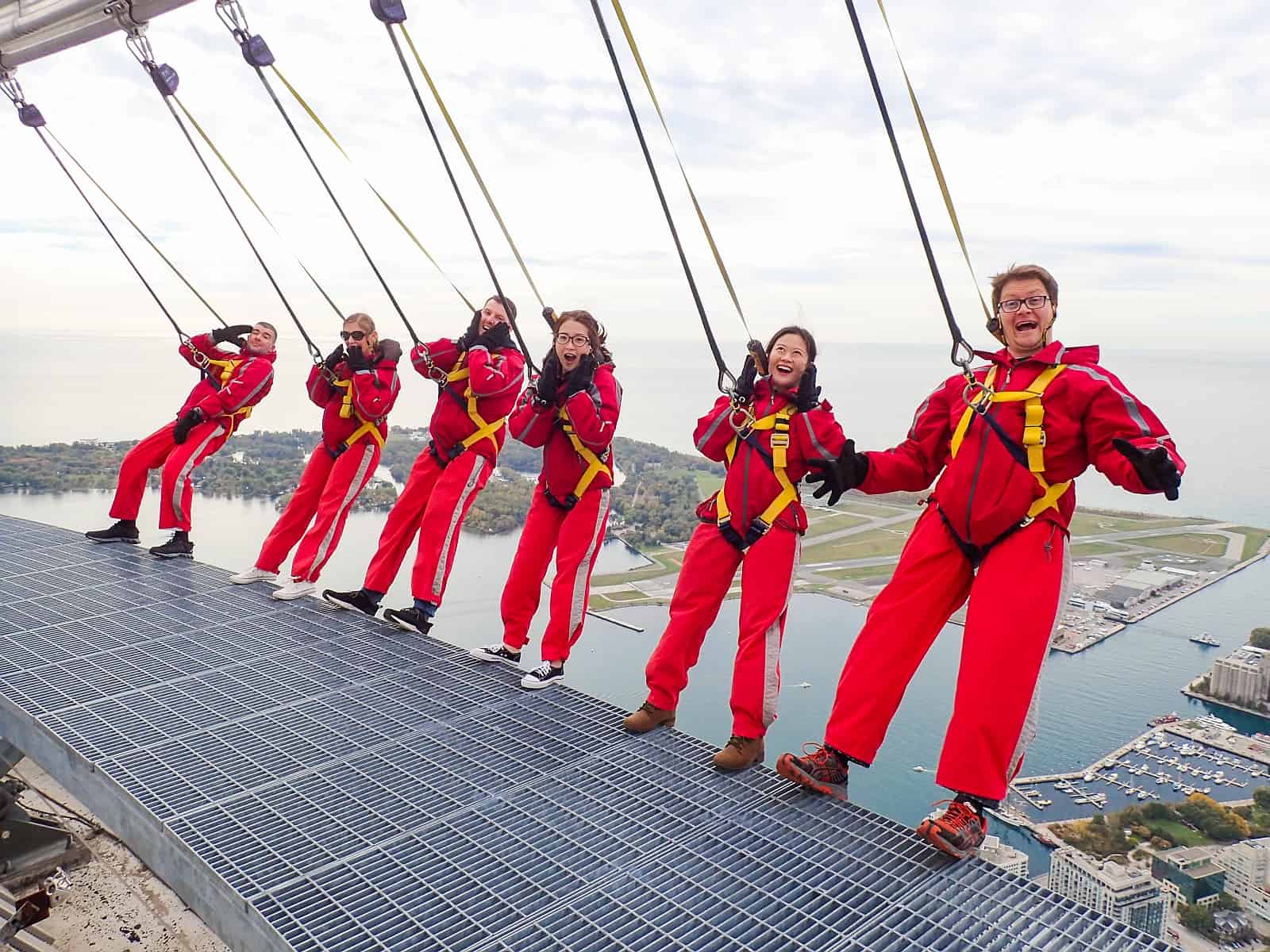 Der EdgeWalk Auf Dem CN Tower In Toronto