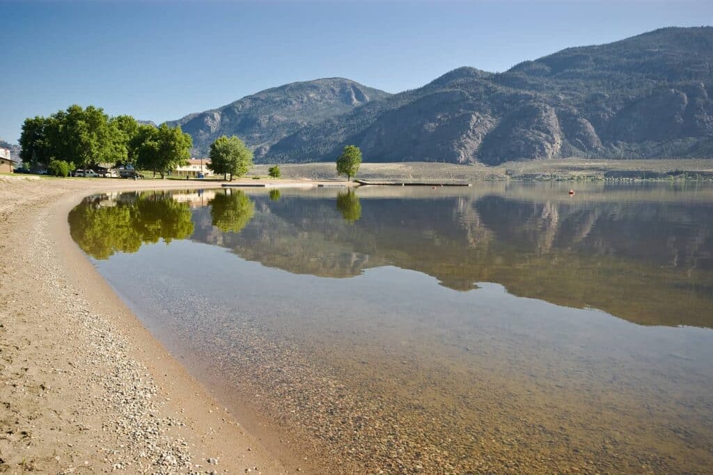 Strandabschnitt am Osoyoos Lake im Okanagan Valley. Foto eppic / Deposit