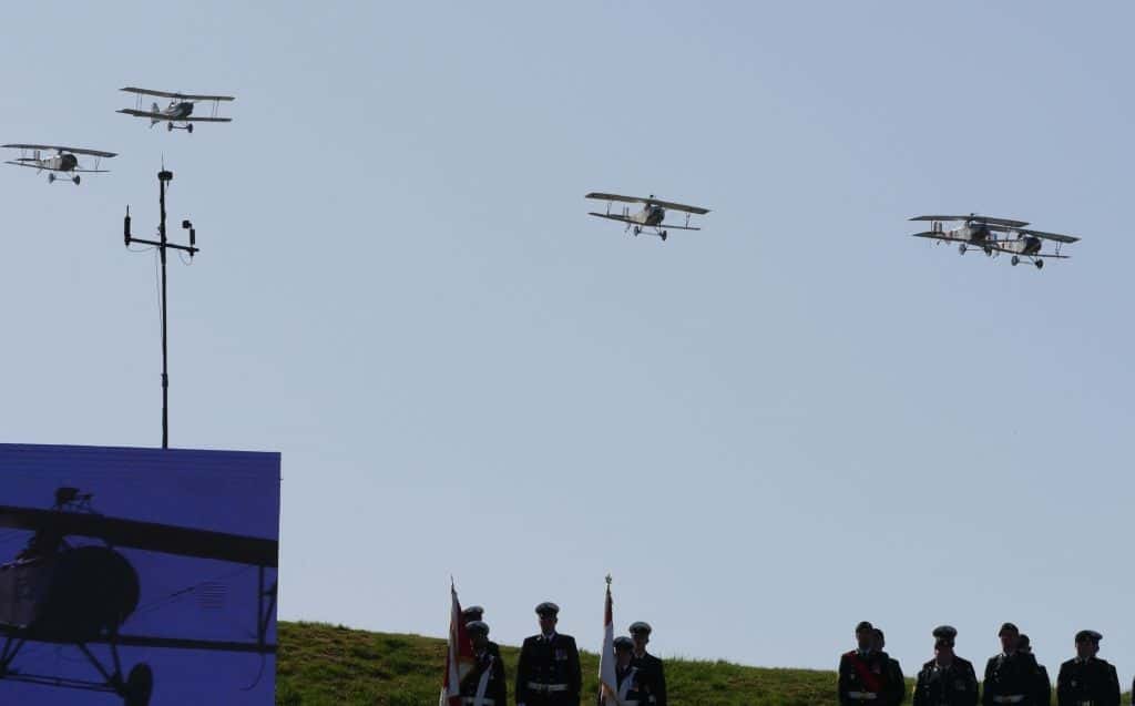Fünf Flugzeuge des 1. Weltkrieges hat die Vimy Flight Association detailgetreu nachgebaut, vier Nieuport 11 und eine SE5, sie überflogen während der Zeremonie Vimy Ridge. Foto Alfred Pradel
