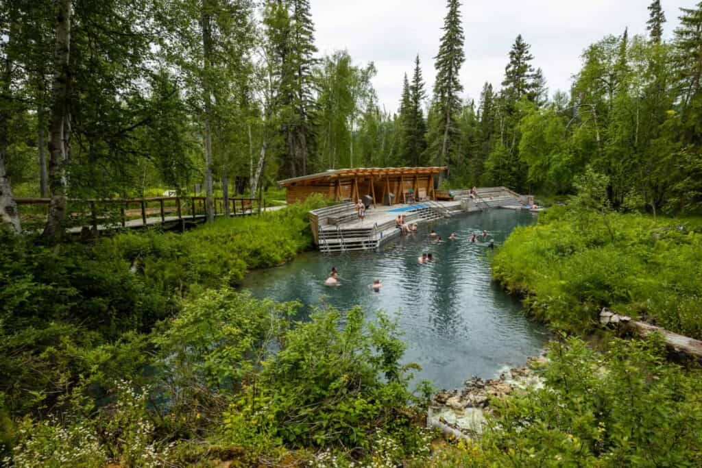 Entspannen im heißen Quellwasser der Liard Hotsprings. Foto hecke06 / Deposit