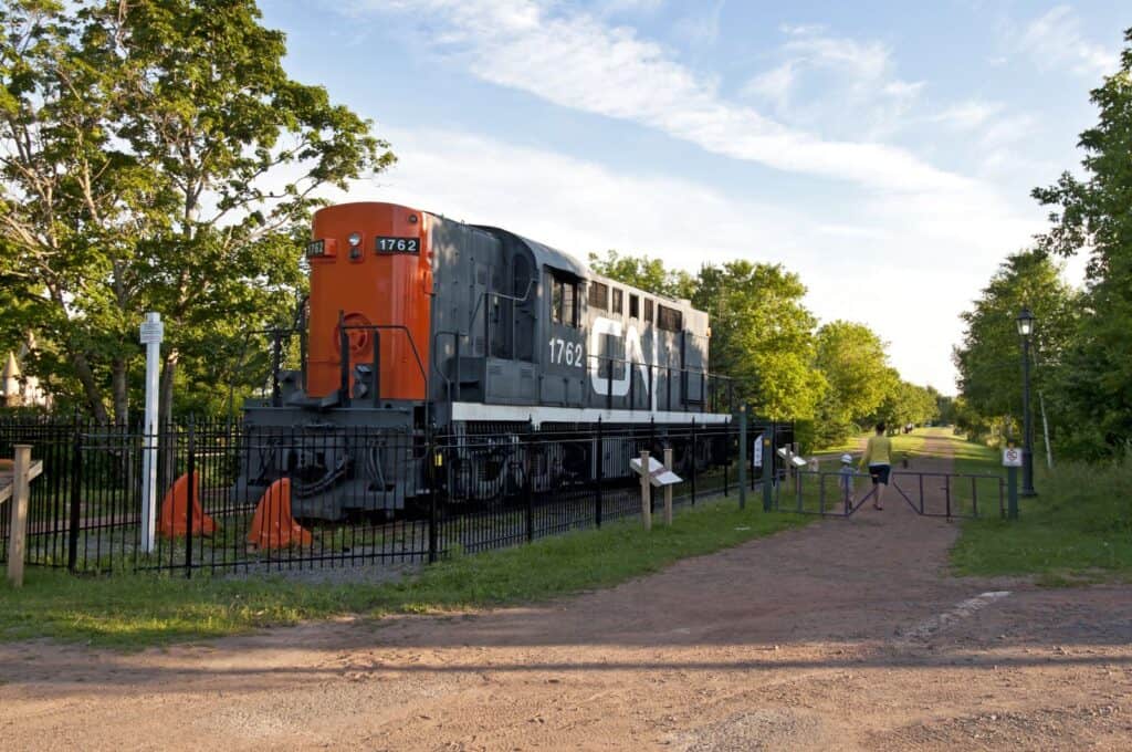 Die Lok erinnert an die Zeit, als der Confederation Trail noch eine Eisenbahnlinie war. Foto PEI Tourism